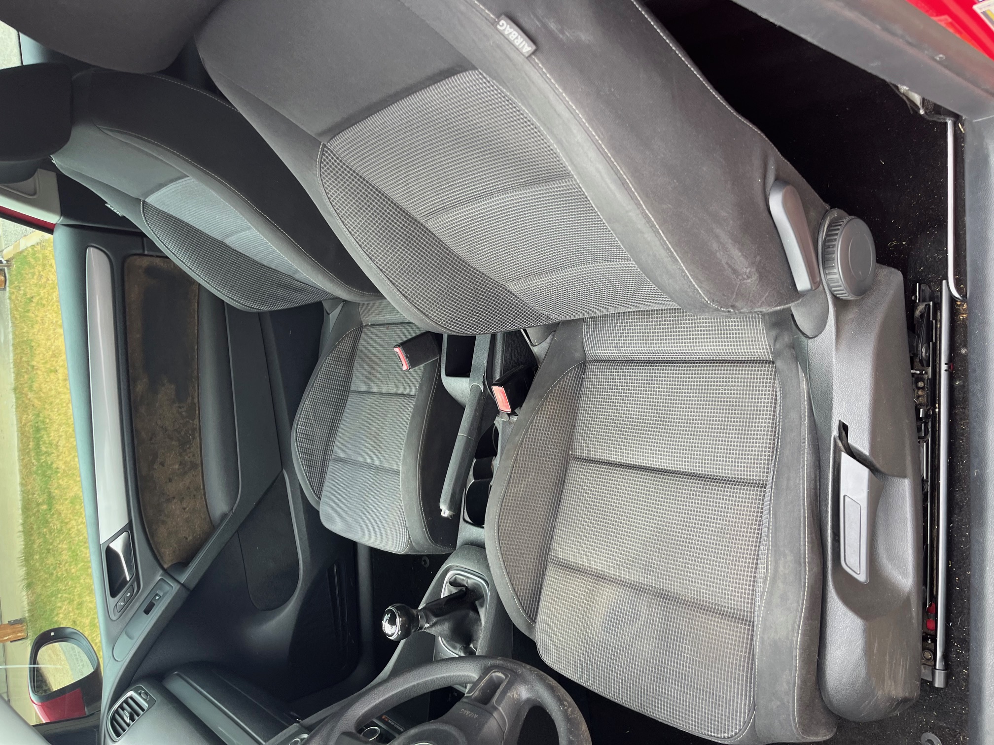 Used 2011 Volkswagen Golf 2-Door FWD image 9