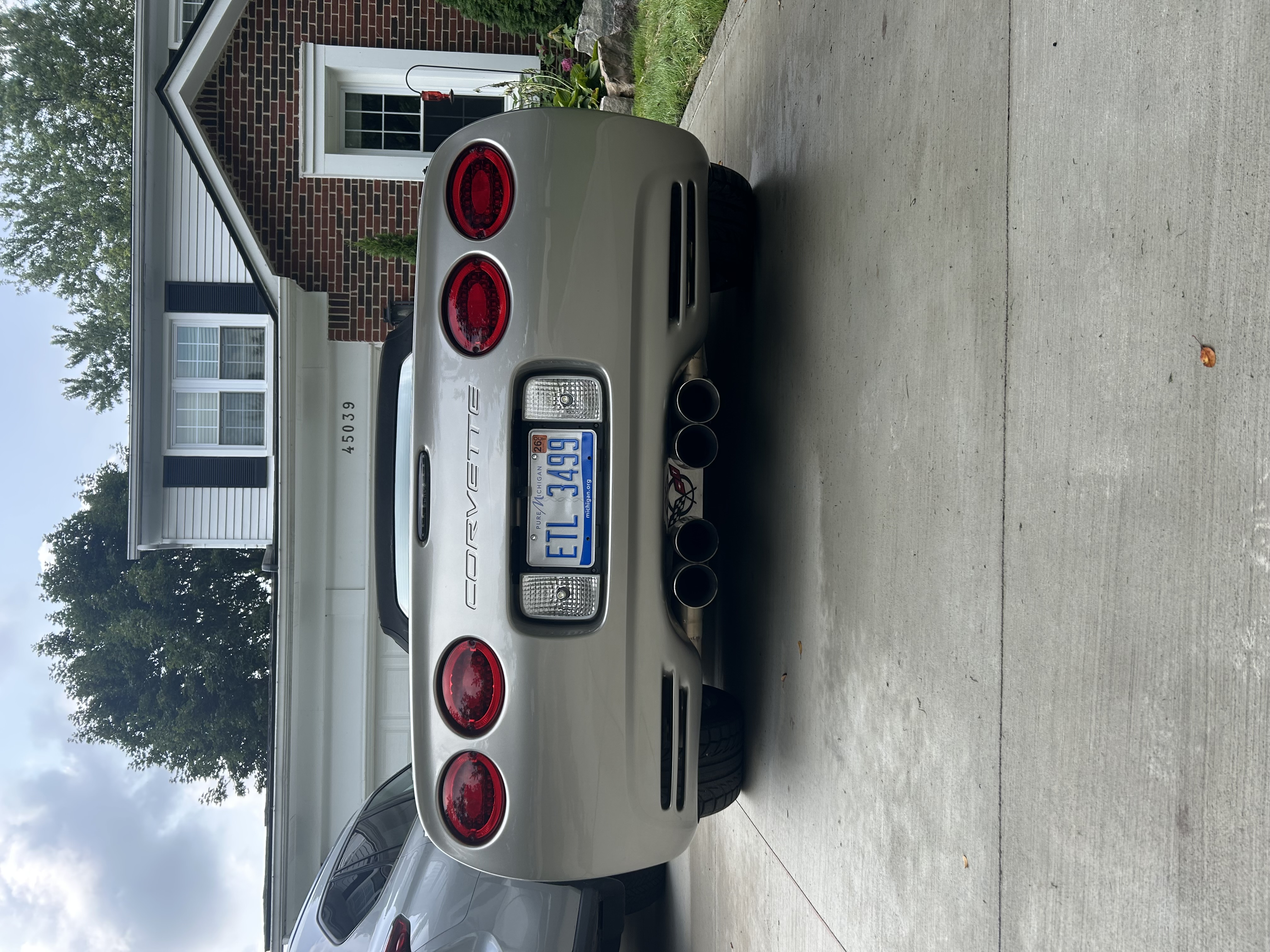 Used 2000 Chevrolet Corvette Convertible w/ Memory Pkg RWD image 11