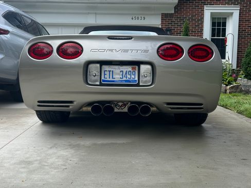 Used 2000 Chevrolet Corvette Convertible w/ Memory Pkg RWD image 11