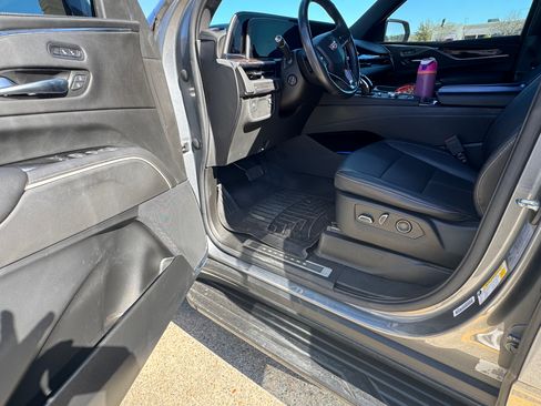 Used 2022 Cadillac Escalade Luxury w/ LPO, Illumination Package image 13