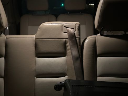 Used 2006 Ford Explorer Eddie Bauer image 4