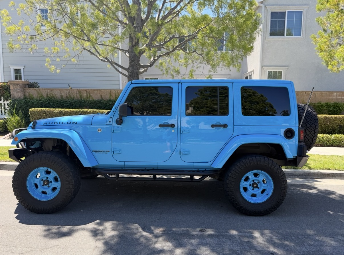 Used 2017 Jeep Wrangler Unlimited Rubicon w/ Connectivity Group AWD/4WD image 4