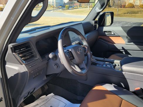 Used 2024 Lexus GX 550 image 14