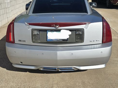 Used 2009 Cadillac XLR image 2