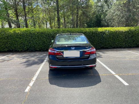 Used 2017 Honda Accord Hybrid Sedan image 8