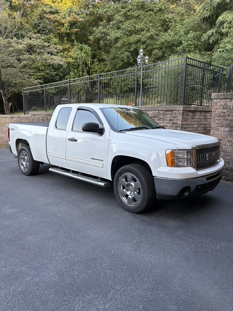 Used 2011 GMC Sierra 1500 SLE w/ Power Tech Package AWD/4WD image 1