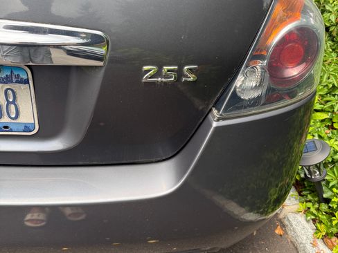 Used 2010 Nissan Altima 2.5 S FWD image 10
