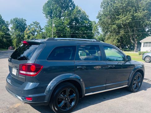 Used 2018 Dodge Journey Crossroad w/ Popular Equipment Group FWD image 2