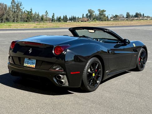 Used 2010 Ferrari California Convertible 2D image 8