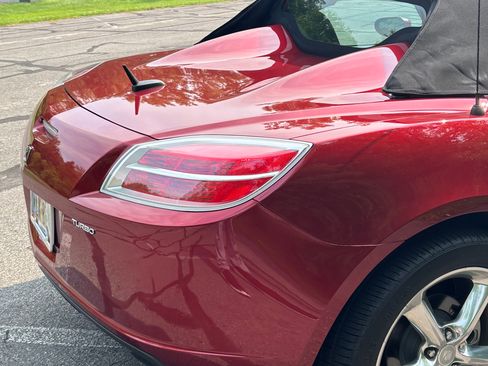 Used 2009 Saturn Sky Red Line RWD image 5