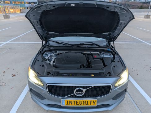 Used 2017 Volvo S90 T6 Momentum w/ Vision Package image 6