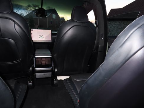 Used 2022 Tesla Model X image 8