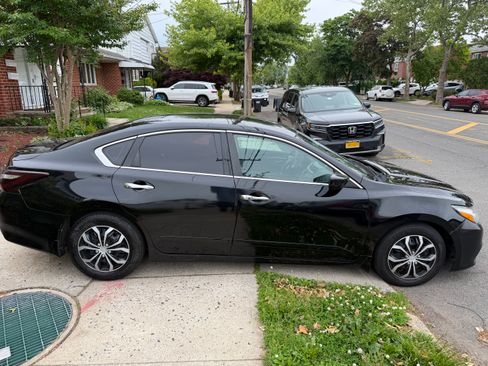 Used 2016 Nissan Altima 2.5 S w/ Power Driver Seat Package FWD image 5