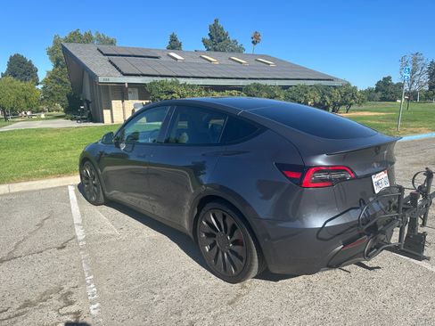 Used 2021 Tesla Model Y Performance image 4