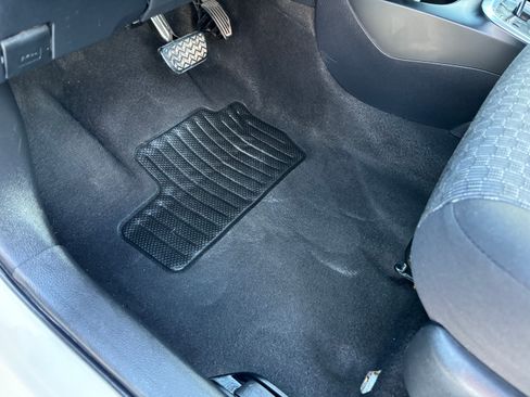 Used 2017 Toyota Yaris L image 18