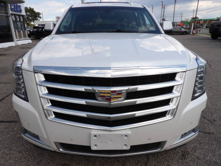 Used 2017 Cadillac Escalade ESV Premium Luxury AWD/4WD image 2
