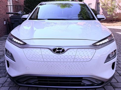 Used 2021 Hyundai Kona Limited image 1