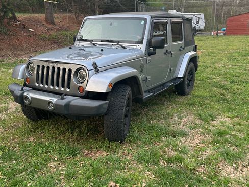 Used 2013 Jeep Wrangler Unlimited Sport image 8