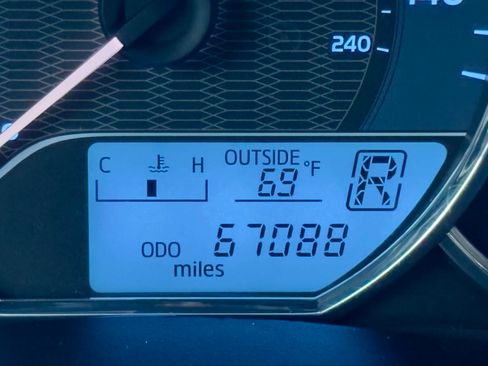 Used 2015 Toyota Corolla LE FWD image 9