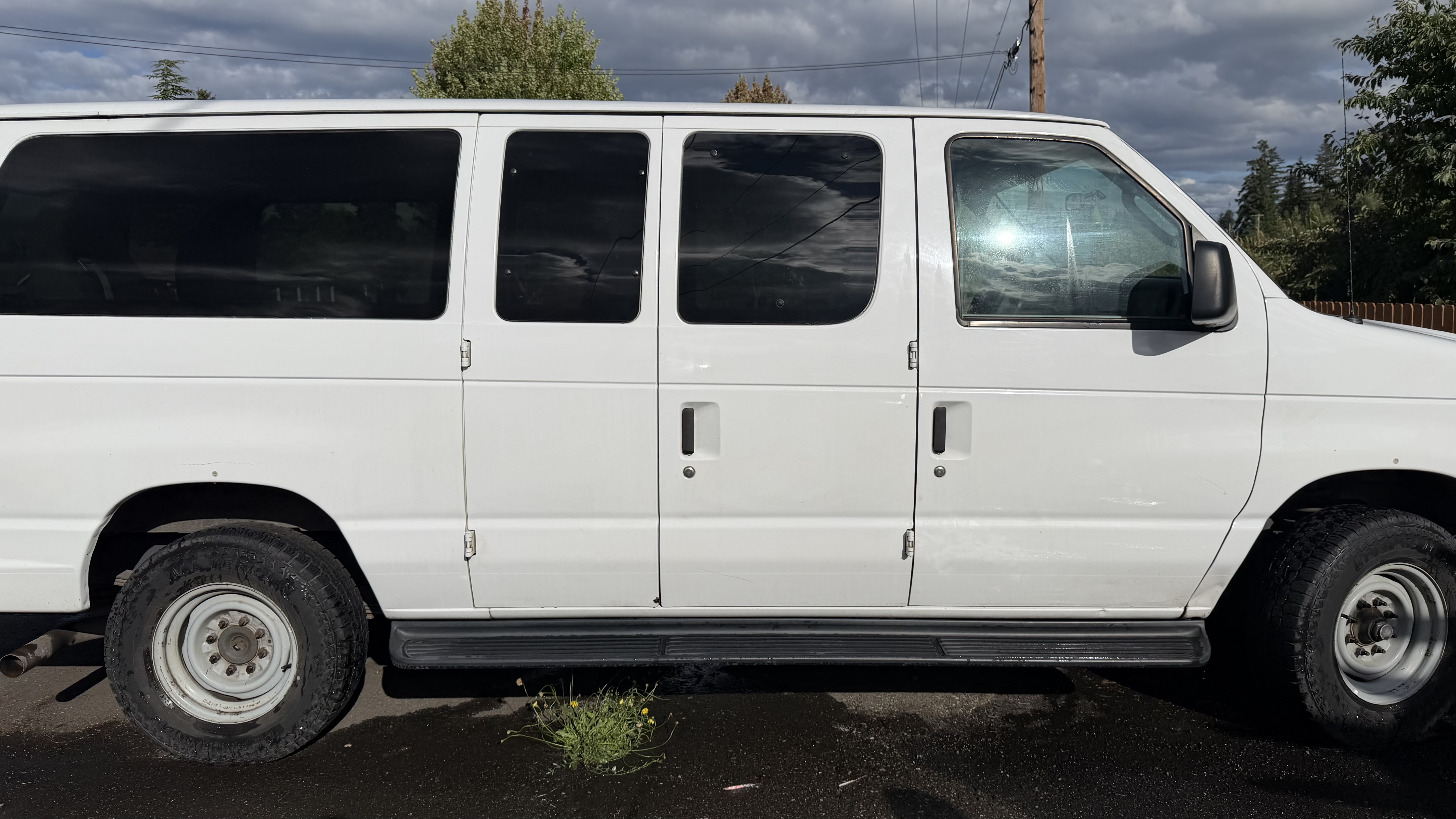Used 2013 Ford E-350 and Econoline 350 XLT RWD image 2