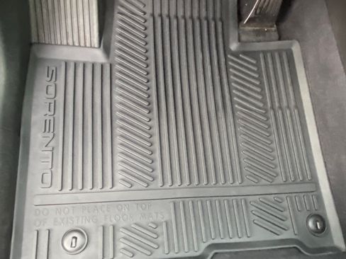 Used 2016 Kia Sorento LX image 30