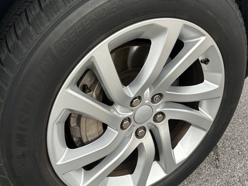 Used 2018 Land Rover Discovery HSE image 5