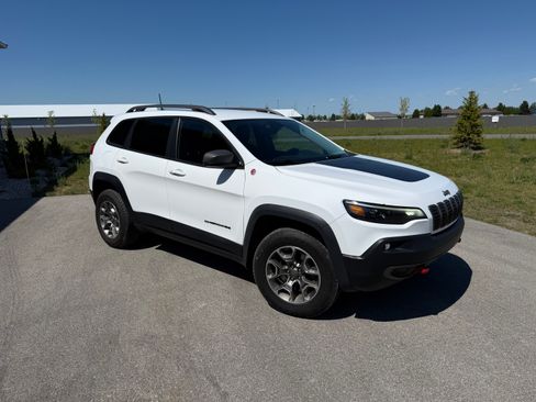 Used 2020 Jeep Cherokee Trailhawk w/ Cold Weather Group AWD/4WD image 2