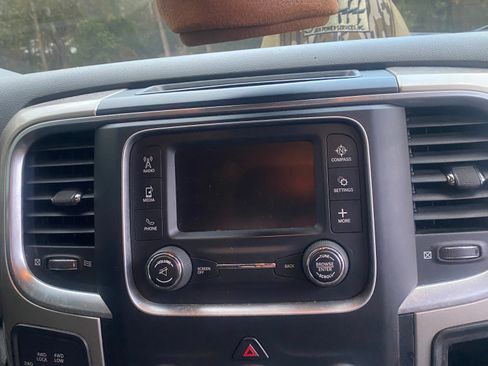 Used 2017 RAM 2500 SLT image 12