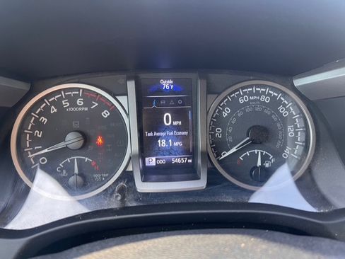 Used 2021 Toyota Tacoma SR5 w/ Technology Package AWD/4WD image 9