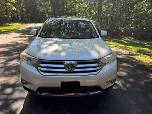 Used 2012 Toyota Highlander SE w/ Tow Pkg AWD/4WD image 9