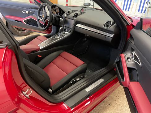 Used 2021 Porsche 718 Cayman image 4