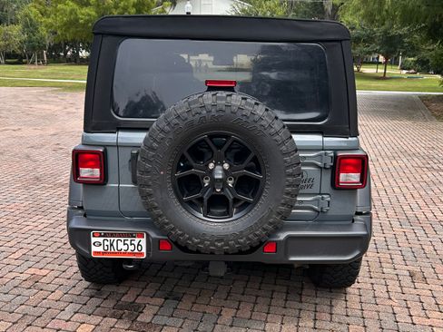 Used 2024 Jeep Wrangler Unlimited Sport AWD/4WD image 12