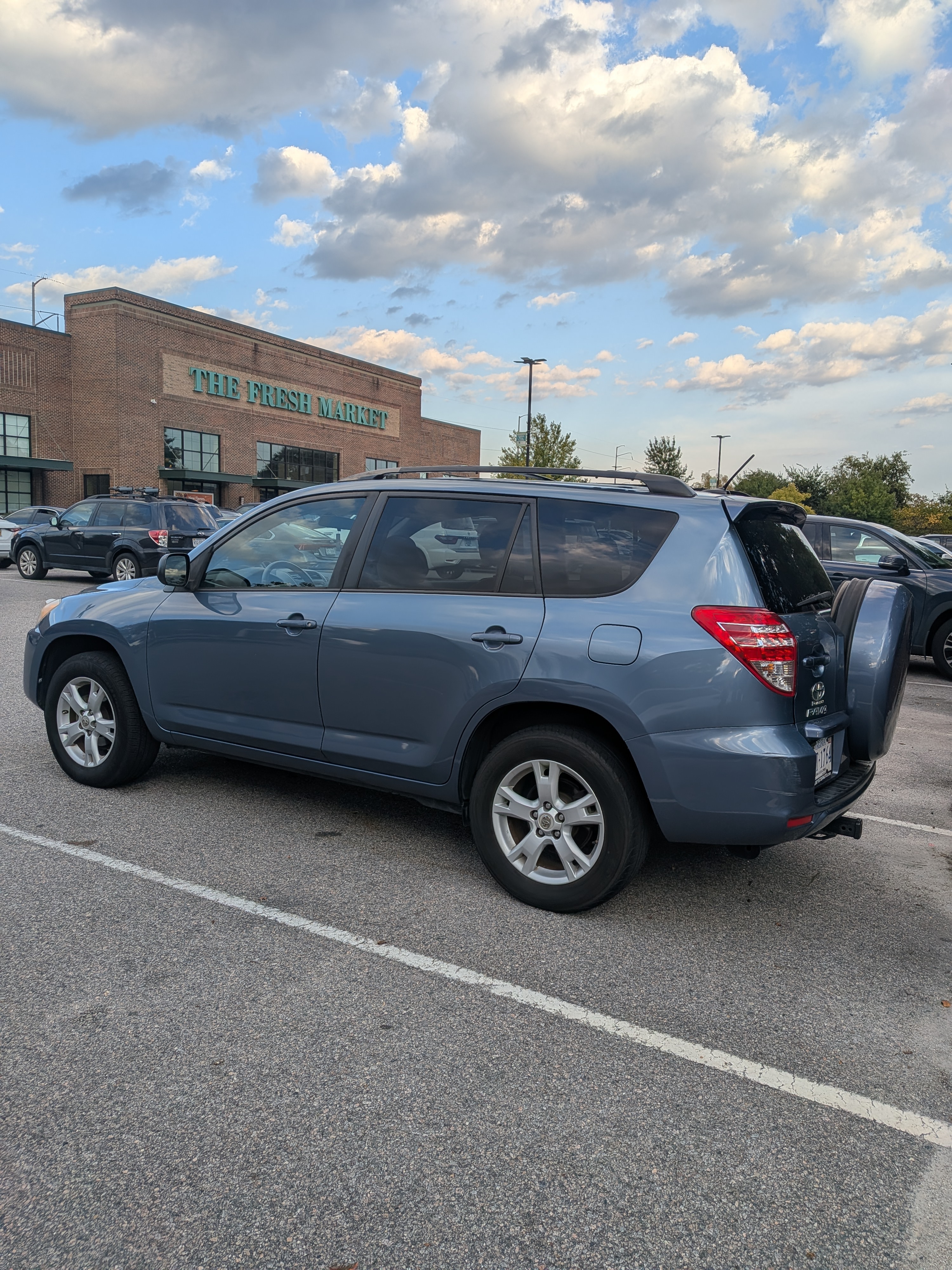 Used 2012 Toyota RAV4 4WD w/ Upgrade Value Pkg image 4