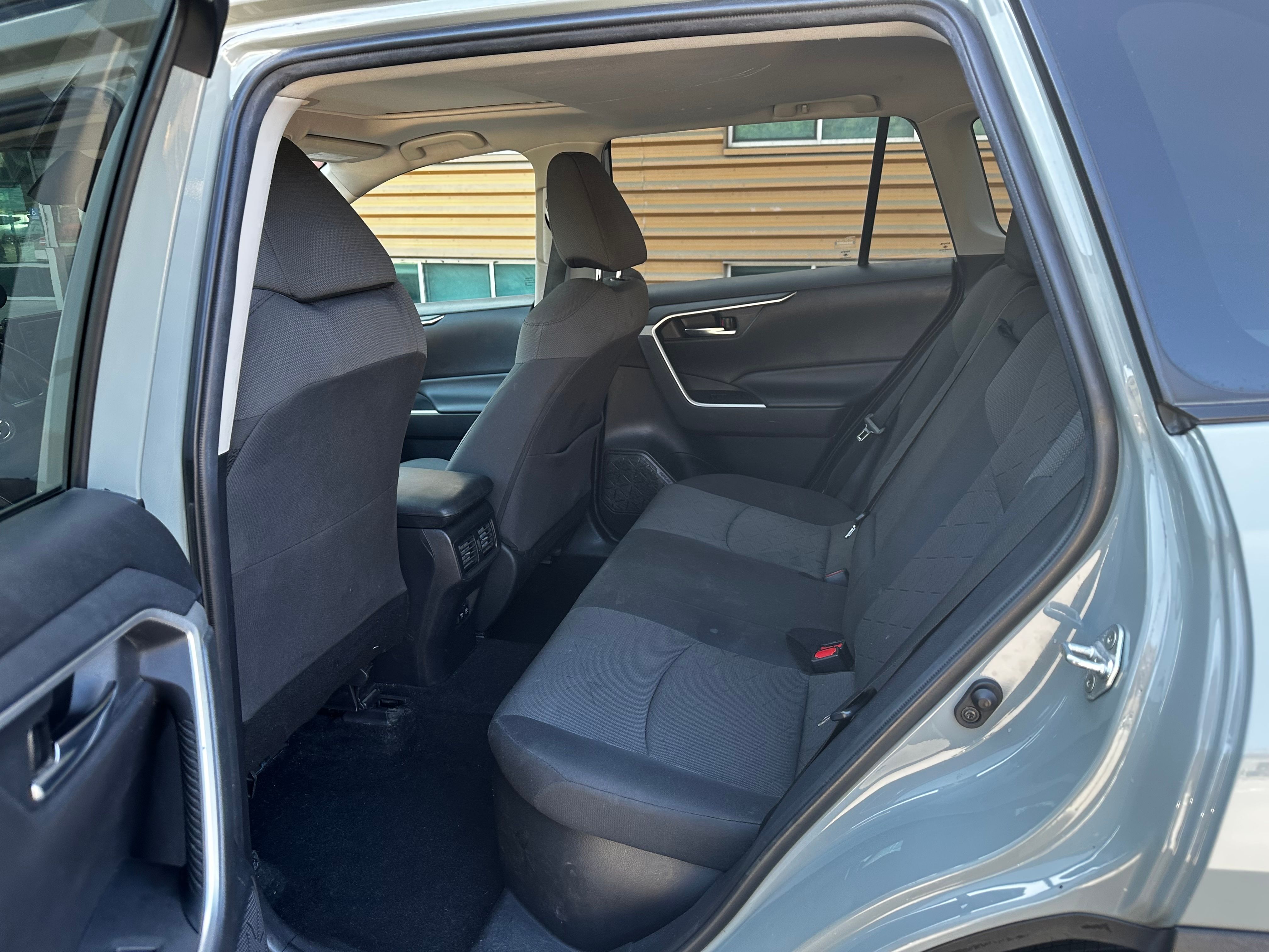 Used 2020 Toyota RAV4 XLE w/ Convenience Package AWD/4WD image 11
