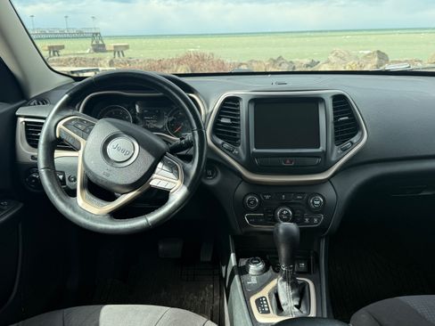 Used 2015 Jeep Cherokee Latitude w/ Comfort/Convenience Group image 10