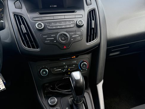 Used 2016 Ford Focus SE w/ SE Sport Package image 6