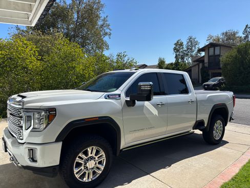 Used 2023 GMC Sierra 2500 Denali w/ Denali Ultimate Package AWD/4WD image 2