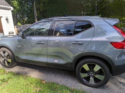 Used 2020 Volvo XC40 T5 Momentum w/ Protection Package Premier