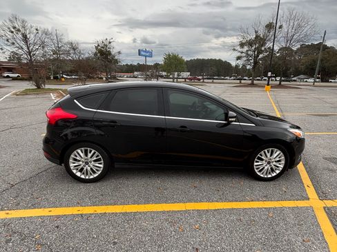 Used 2018 Ford Focus Titanium image 2