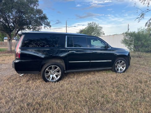 Used 2015 Cadillac Escalade ESV Premium image 2