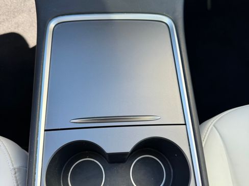 Used 2021 Tesla Model Y Long Range image 5