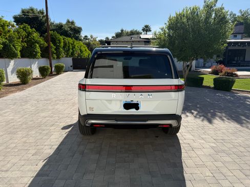 Used 2023 Rivian R1S Adventure image 6