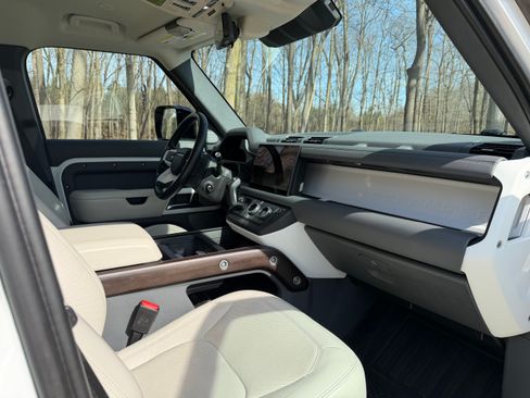 Used 2023 Land Rover Defender 130 First Edition image 10