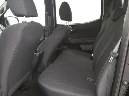 Used 2019 Toyota Tacoma TRD Sport image 11