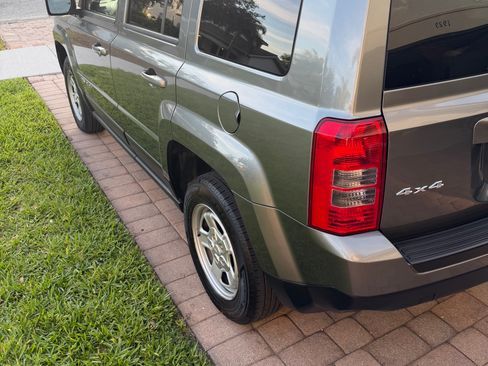 Used 2014 Jeep Patriot Sport AWD/4WD image 5