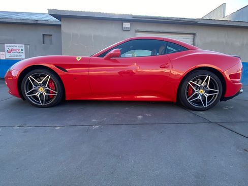 Used 2015 Ferrari California T image 11