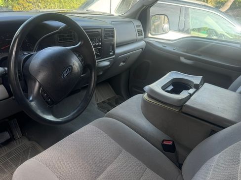 Used 2003 Ford F250 XLT image 4