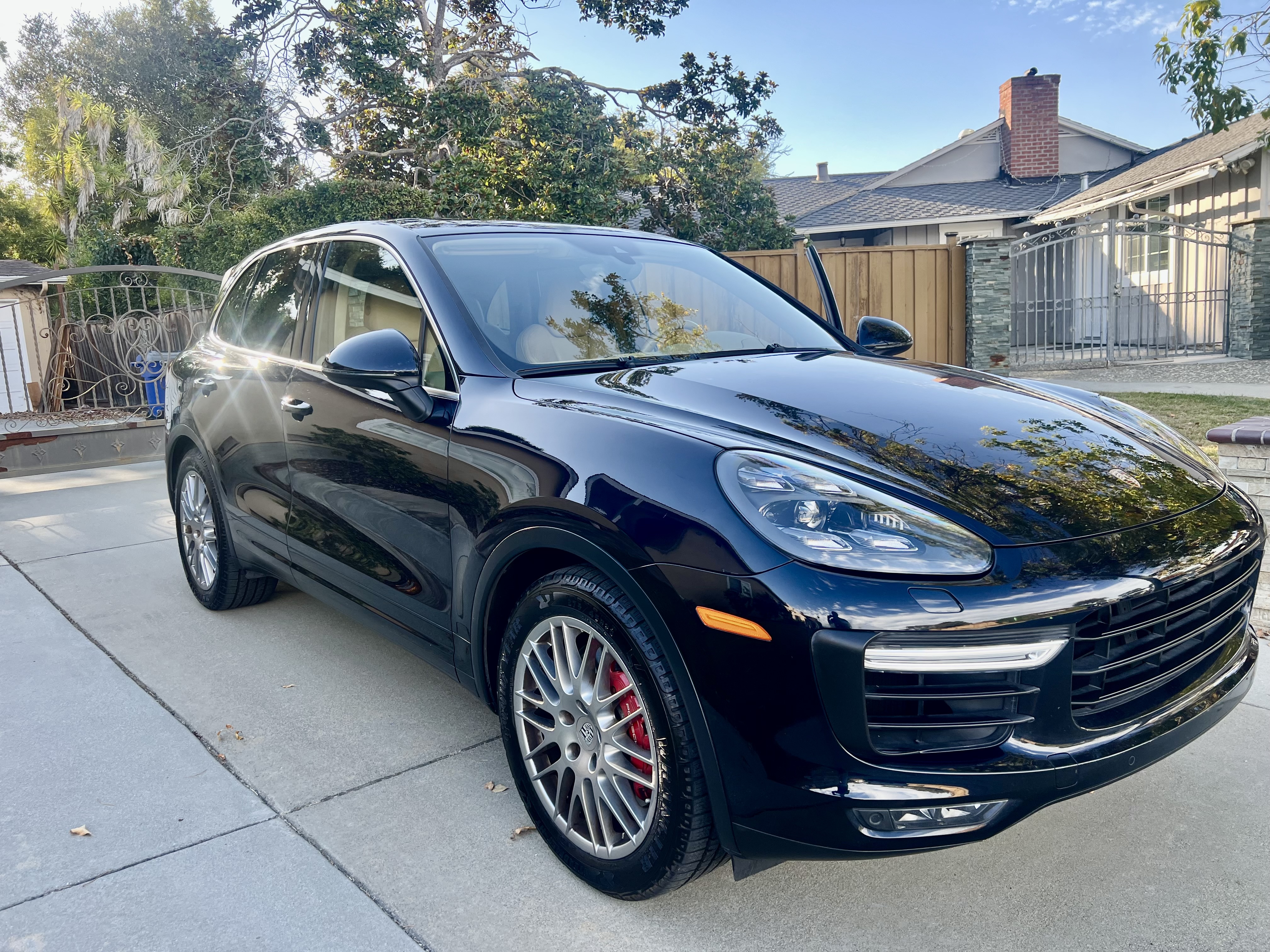 Used 2015 Porsche Cayenne Turbo AWD/4WD image 10