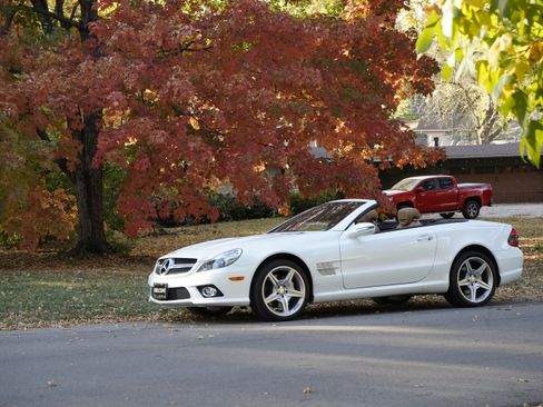 Used 2011 Mercedes-Benz SL 550 image 11