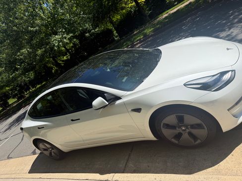Used 2023 Tesla Model 3 Standard Range RWD image 2